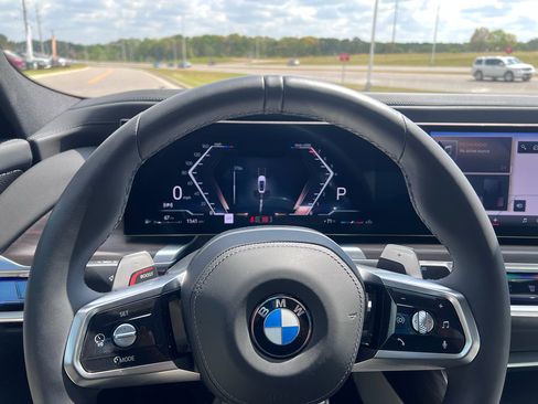 Used 2025 BMW 740i RWD image 16