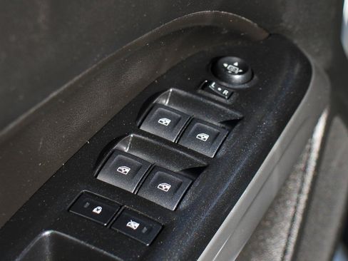 Used 2021 Chevrolet Colorado LT w/ LT Convenience Package image 16