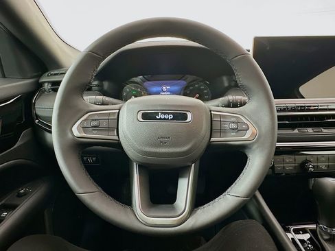 New 2026 Jeep Compass Latitude image 11