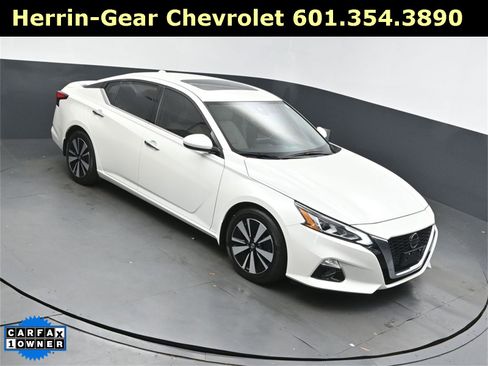Used 2022 Nissan Altima 2.5 SL image 1