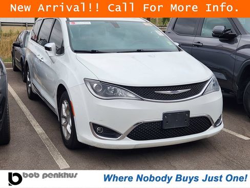 Used 2020 Chrysler Pacifica Limited FWD image 1