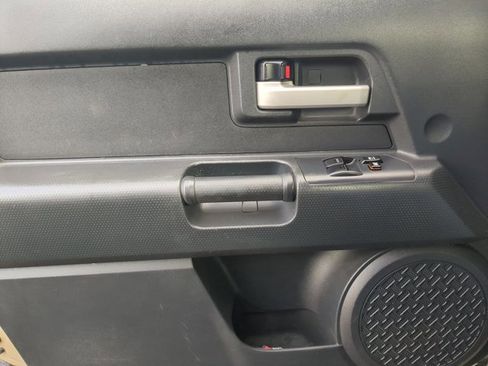 Used 2011 Toyota FJ Cruiser 4WD w/ Convenience Pkg image 10