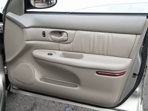 Used 1998 Buick Century Custom image 29