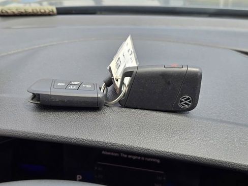 Used 2022 Volkswagen Taos SE FWD image 19