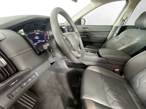 New 2026 Nissan Pathfinder Platinum FWD image 14