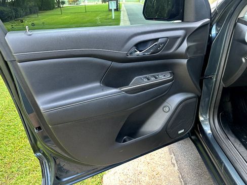 Used 2019 GMC Acadia SLT w/ Black Edition image 9