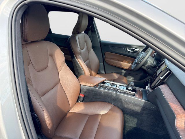 Certified 2024 Volvo XC60 B5 Plus w/ Protection Package Premier AWD/4WD image 30