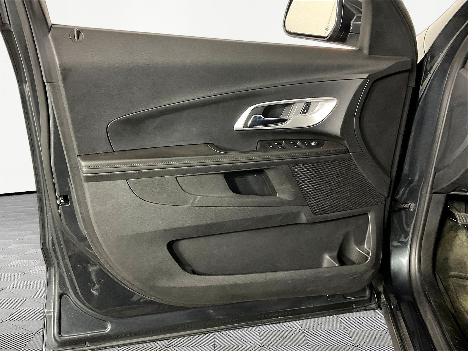 Used 2017 Chevrolet Equinox LT w/ Convenience Package FWD image 19