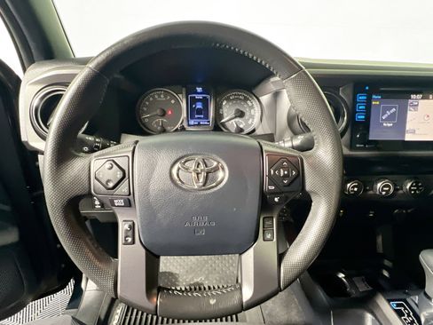 Used 2019 Toyota Tacoma TRD Sport image 17