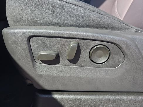 Certified 2025 Chevrolet Suburban Z71 image 14