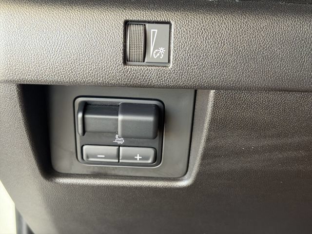 Used 2024 Chevrolet Colorado Trail Boss w/ Advanced Trailering Package AWD/4WD image 18