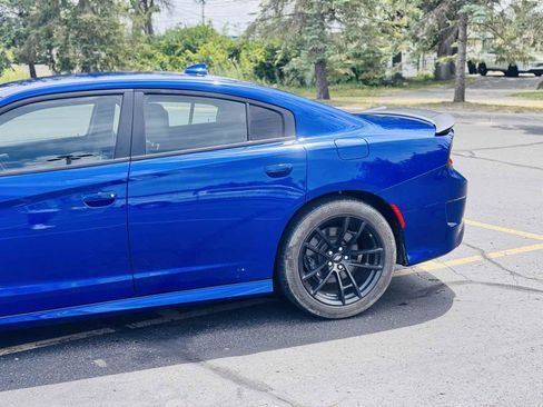 Used 2022 Dodge Charger Scat Pack w/ Dynamics Package RWD image 9