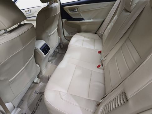 Used 2016 Toyota Camry XLE image 16