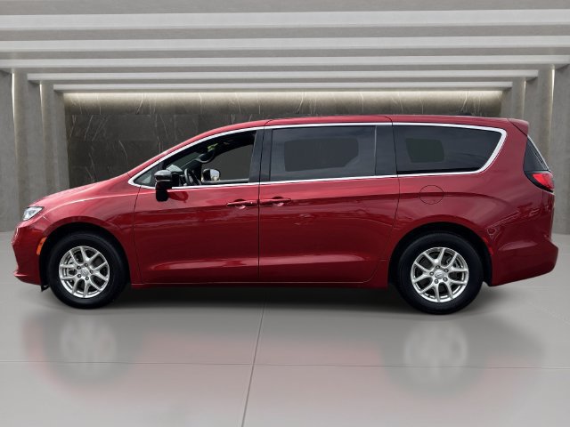 Used 2025 Chrysler Pacifica Select FWD image 2