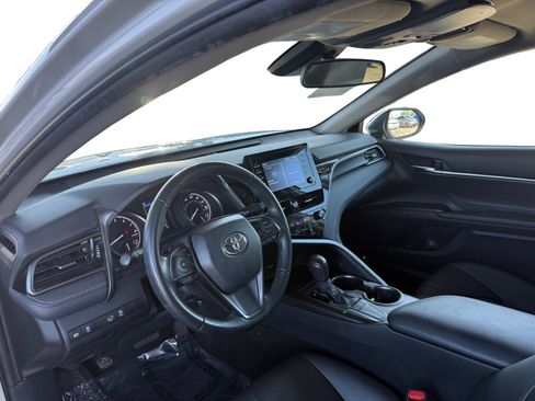 Used 2023 Toyota Camry SE image 9