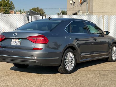Used 2016 Volkswagen Passat 1.8T SE FWD image 3