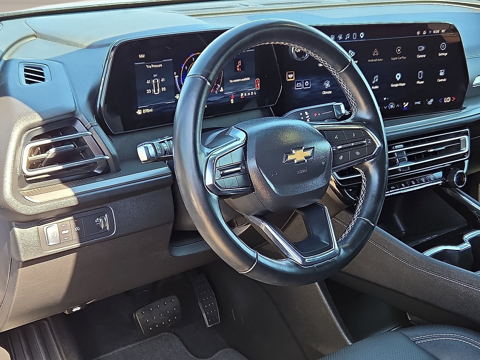 Used 2025 Chevrolet Traverse LT FWD image 15