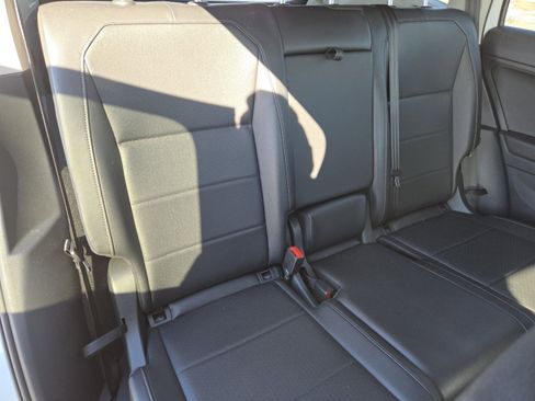 Used 2020 Volkswagen Tiguan SE image 19