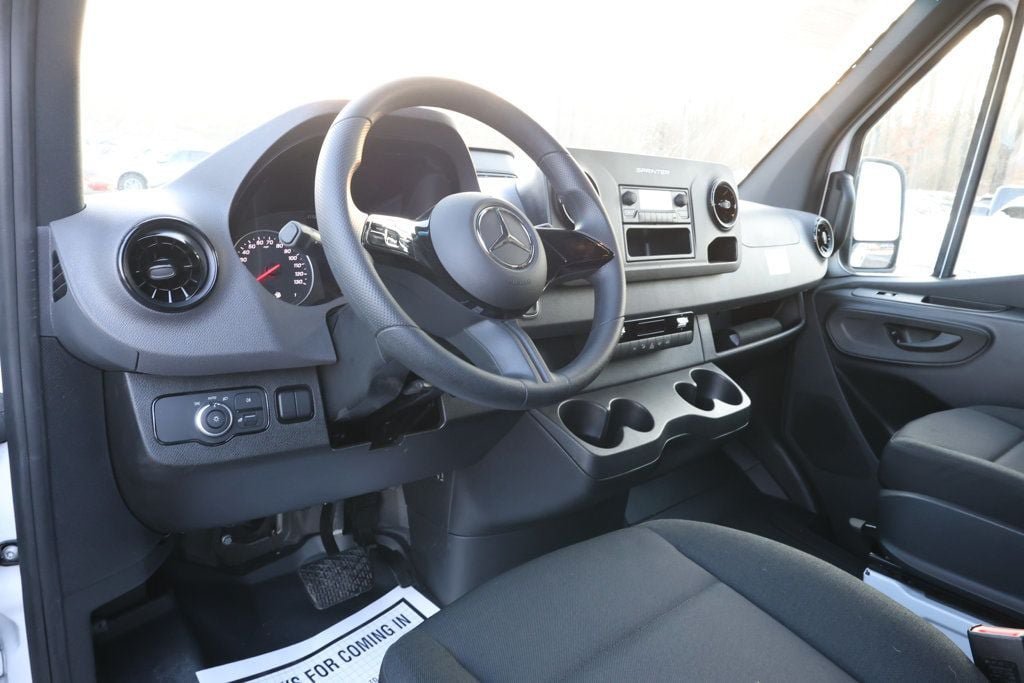 Used 2025 Mercedes-Benz Sprinter 2500 image 12