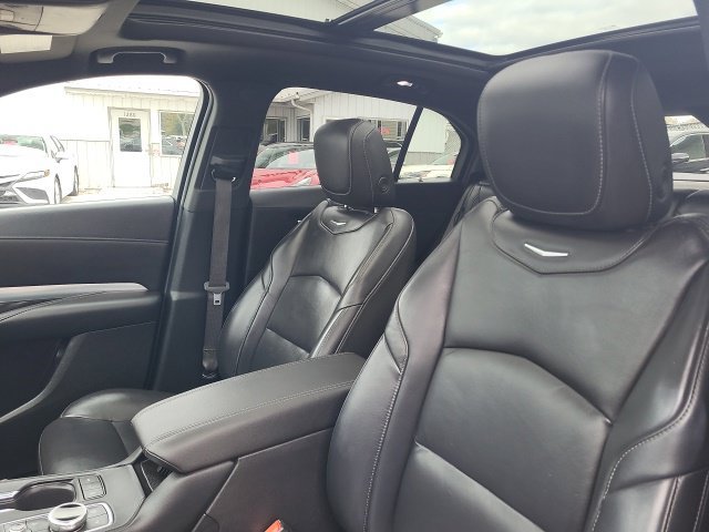 Used 2021 Cadillac XT4 Premium Luxury AWD/4WD image 17