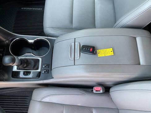 Used 2016 Toyota Highlander XLE image 27