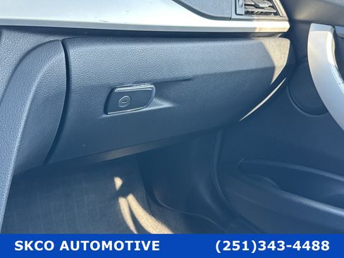 Used 2018 BMW 320i Sedan image 24