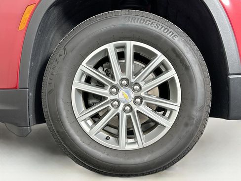 Used 2023 Chevrolet Traverse LT image 11