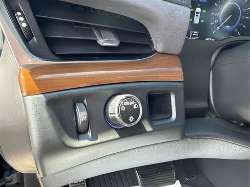Used 2019 Cadillac Escalade ESV Luxury RWD image 24