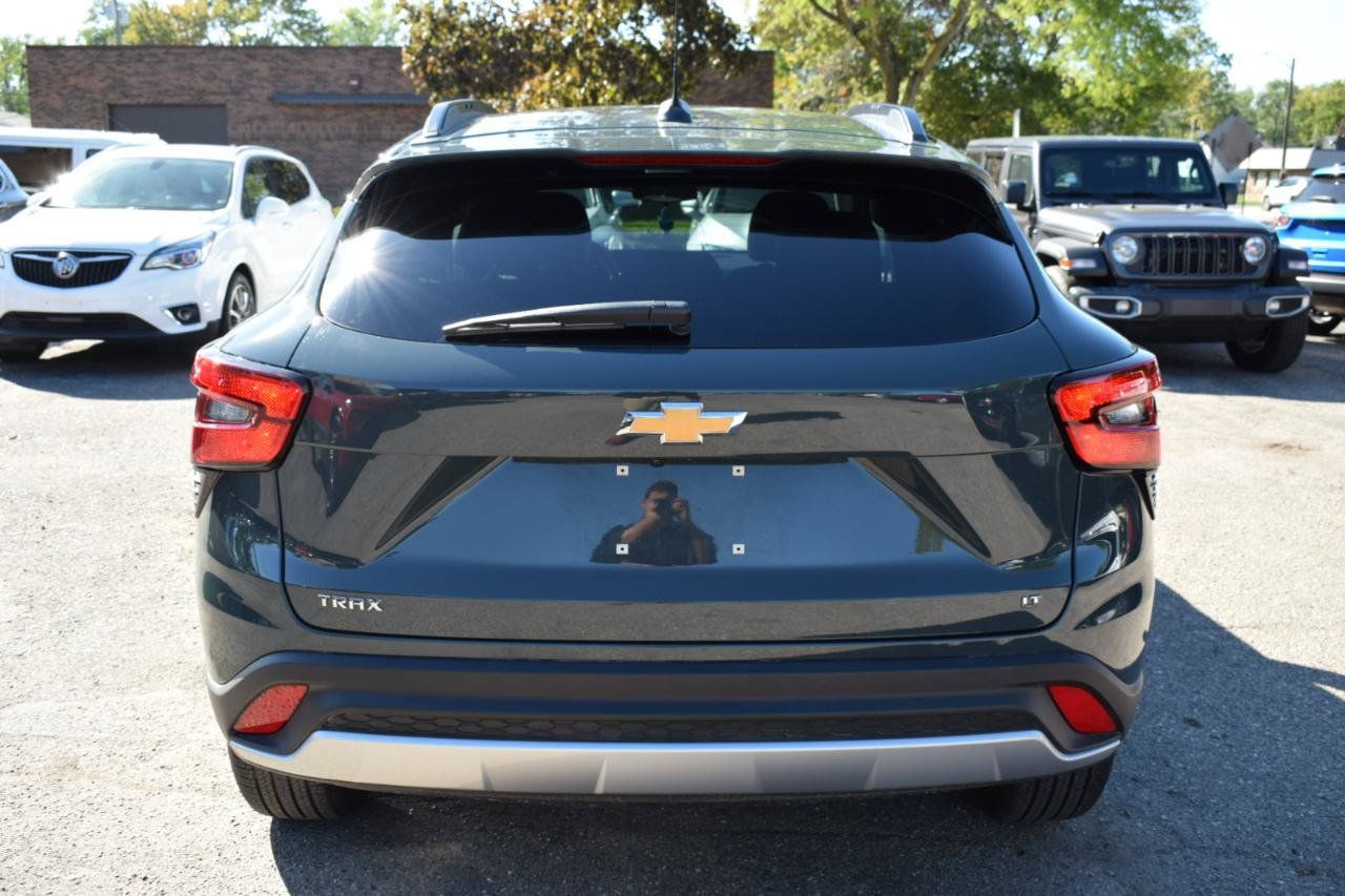 Used 2026 Chevrolet Trax LT w/ LT Convenience Package FWD image 9