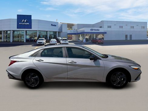 New 2026 Hyundai Elantra SEL Sport Premium image 9