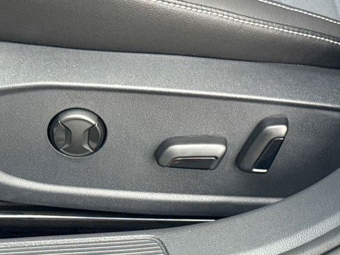 Used 2025 Volkswagen Jetta SE FWD image 18