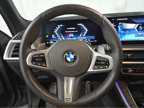 Used 2025 BMW X5 xDrive40i w/ M Sport Package AWD/4WD image 10