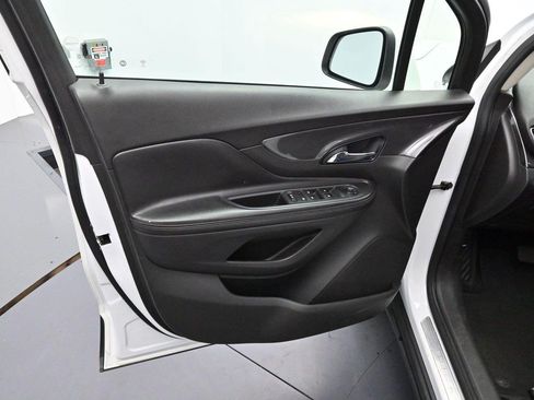 Used 2021 Buick Encore Preferred FWD image 9