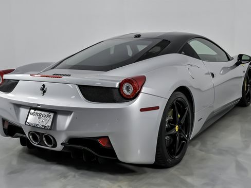 Used 2010 Ferrari 458 Italia image 12