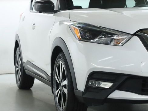 Used 2019 Nissan Kicks SR FWD image 9