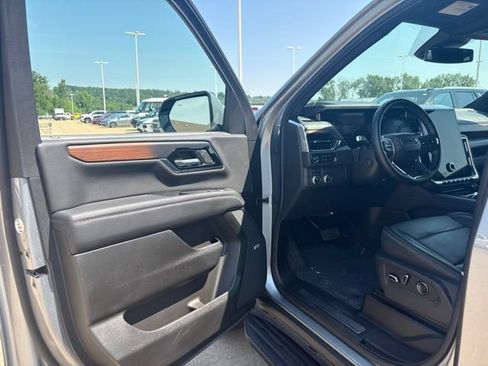 Used 2025 GMC Yukon Denali AWD/4WD image 6
