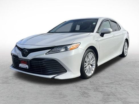 Used 2020 Toyota Camry XLE image 33