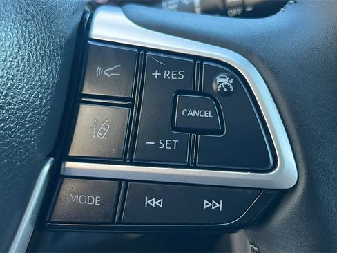 Used 2023 Toyota Highlander XLE image 31