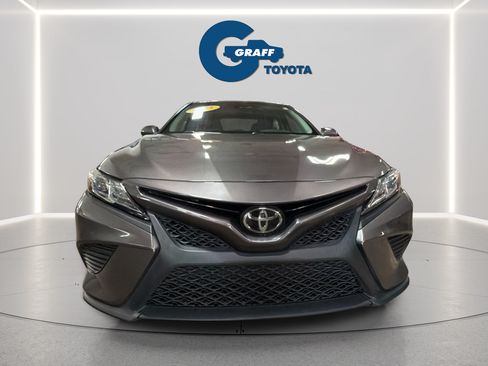 Used 2018 Toyota Camry SE FWD image 2