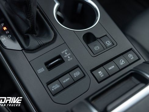 Used 2021 Toyota Highlander XLE image 38