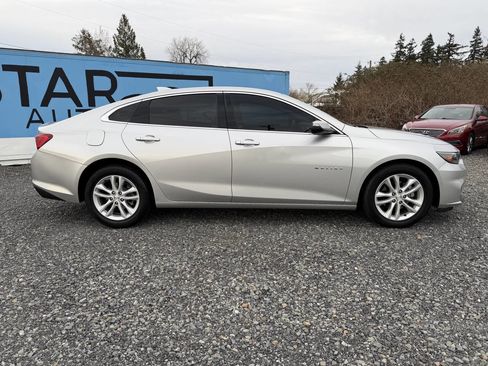 Used 2017 Chevrolet Malibu LT image 2