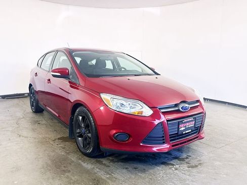 Used 2013 Ford Focus SE w/ SE Winter Pkg FWD image 2