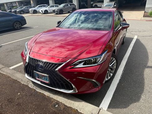 Certified 2022 Lexus ES 300h w/ Accessory Package FWD image 1
