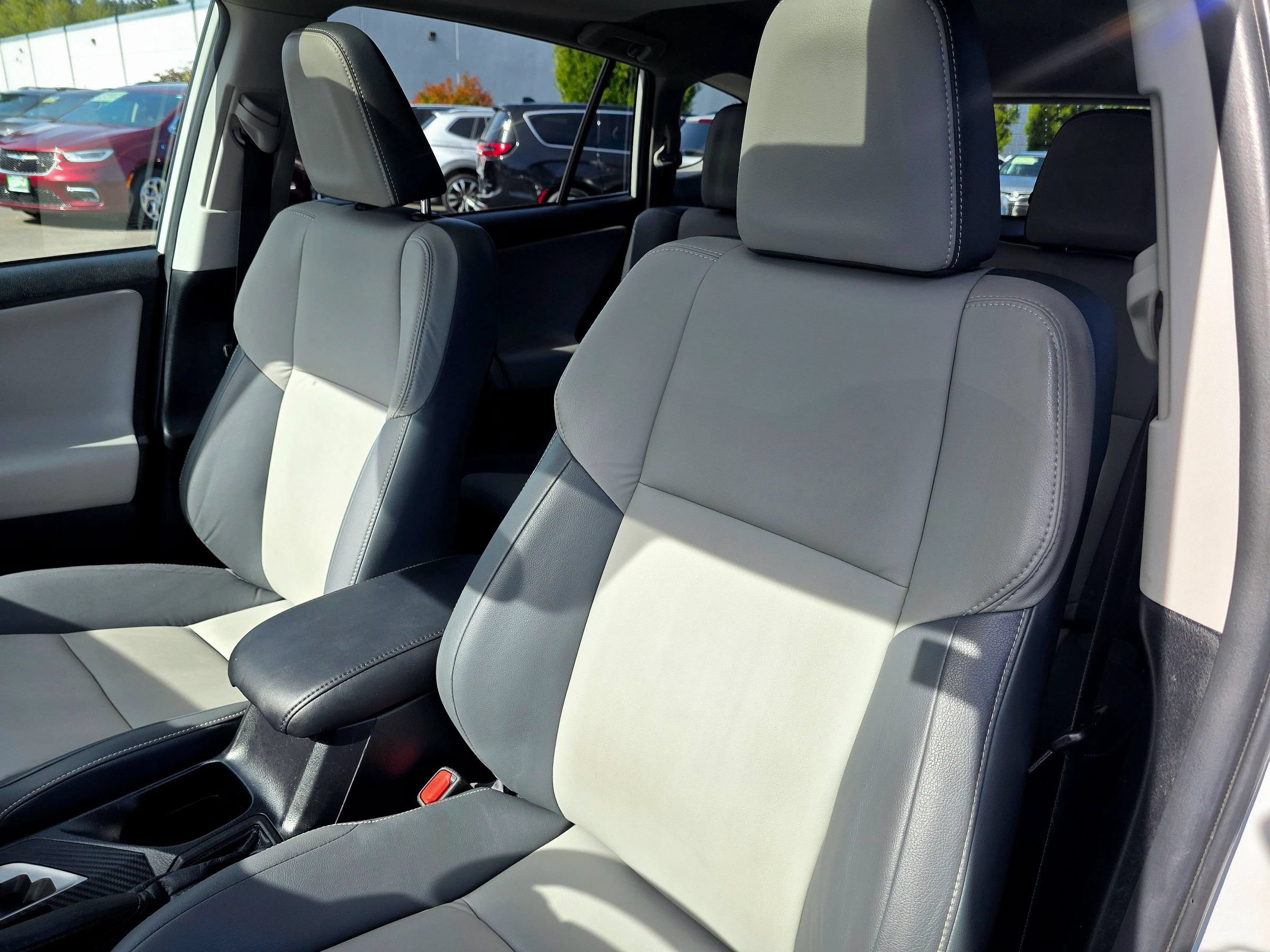 Used 2014 Toyota RAV4 Limited w/ Technology Package AWD/4WD image 39