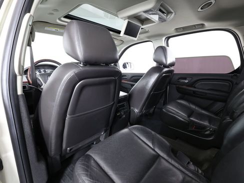 Used 2010 Cadillac Escalade Luxury AWD/4WD image 14