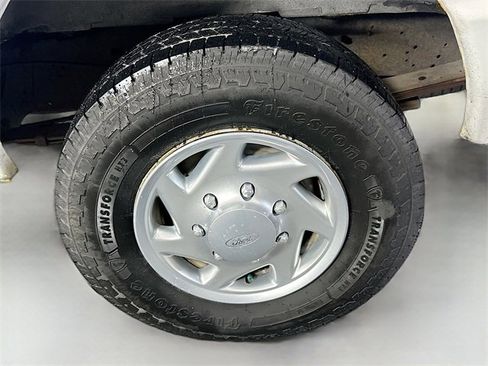 Used 2010 Ford E-350 and Econoline 350 Super Duty image 25
