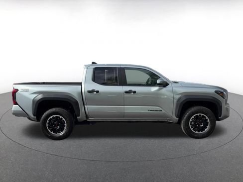 Used 2025 Toyota Tacoma TRD Off-Road AWD/4WD image 16