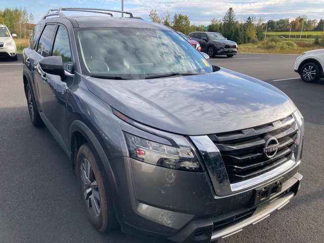 Used 2025 Nissan Pathfinder SL AWD/4WD image 2