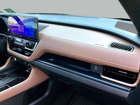 Certified 2024 Toyota Grand Highlander AWD Hybrid image 18