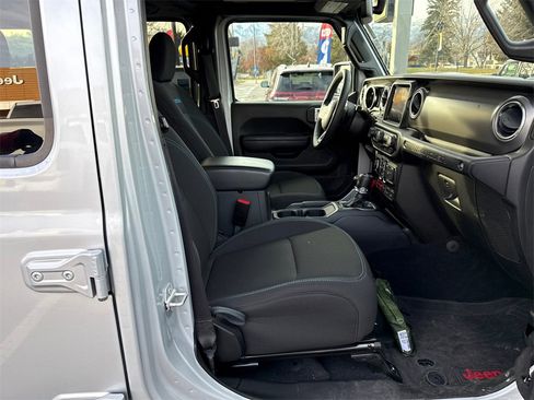 Used 2023 Jeep Wrangler Unlimited Rubicon 4xe w/ Steel Bumper Group image 15